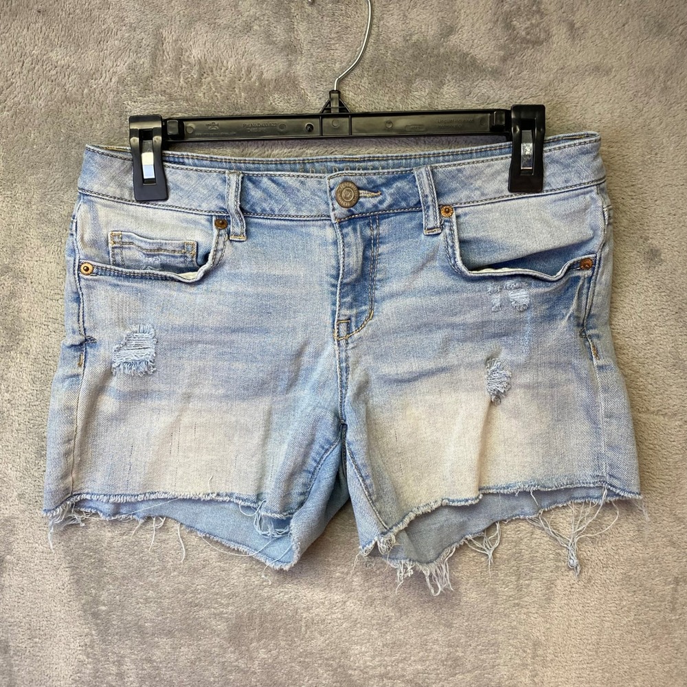 Aeropostale Denim Shorts Womens 6 Midi Light Wash Distressed Raw Hem EUC